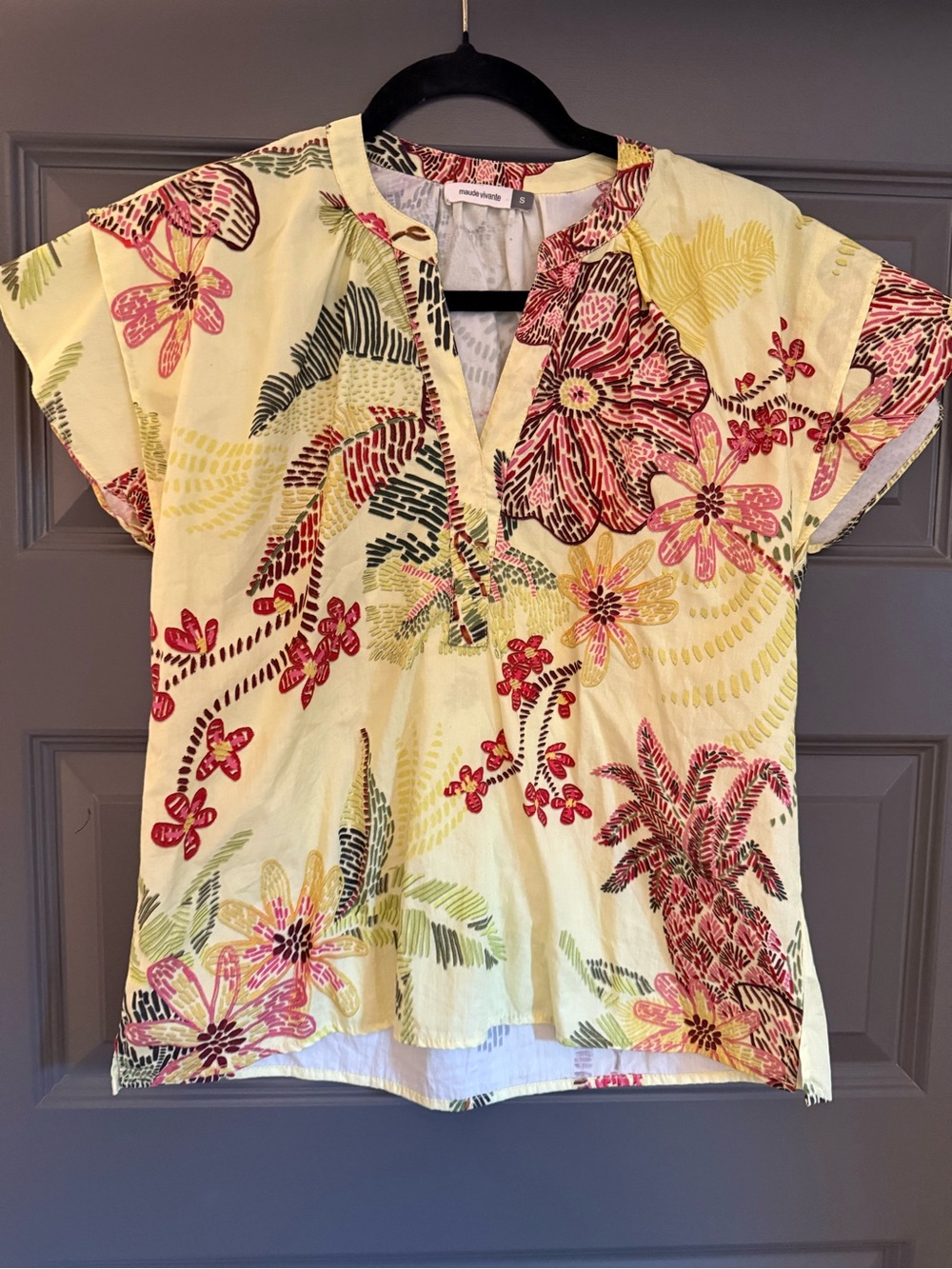 Maude Vivante Yellow Floral V-Neck Short-Sleeve Blouse